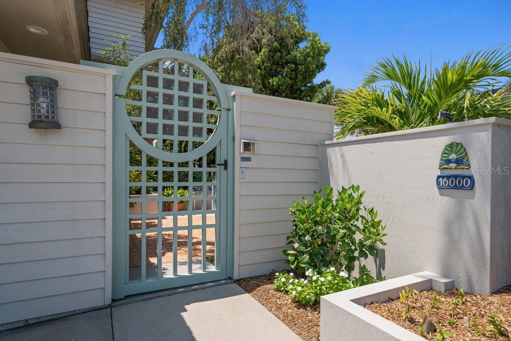 LONE PALM BEACH 1ST ADITION - Residential