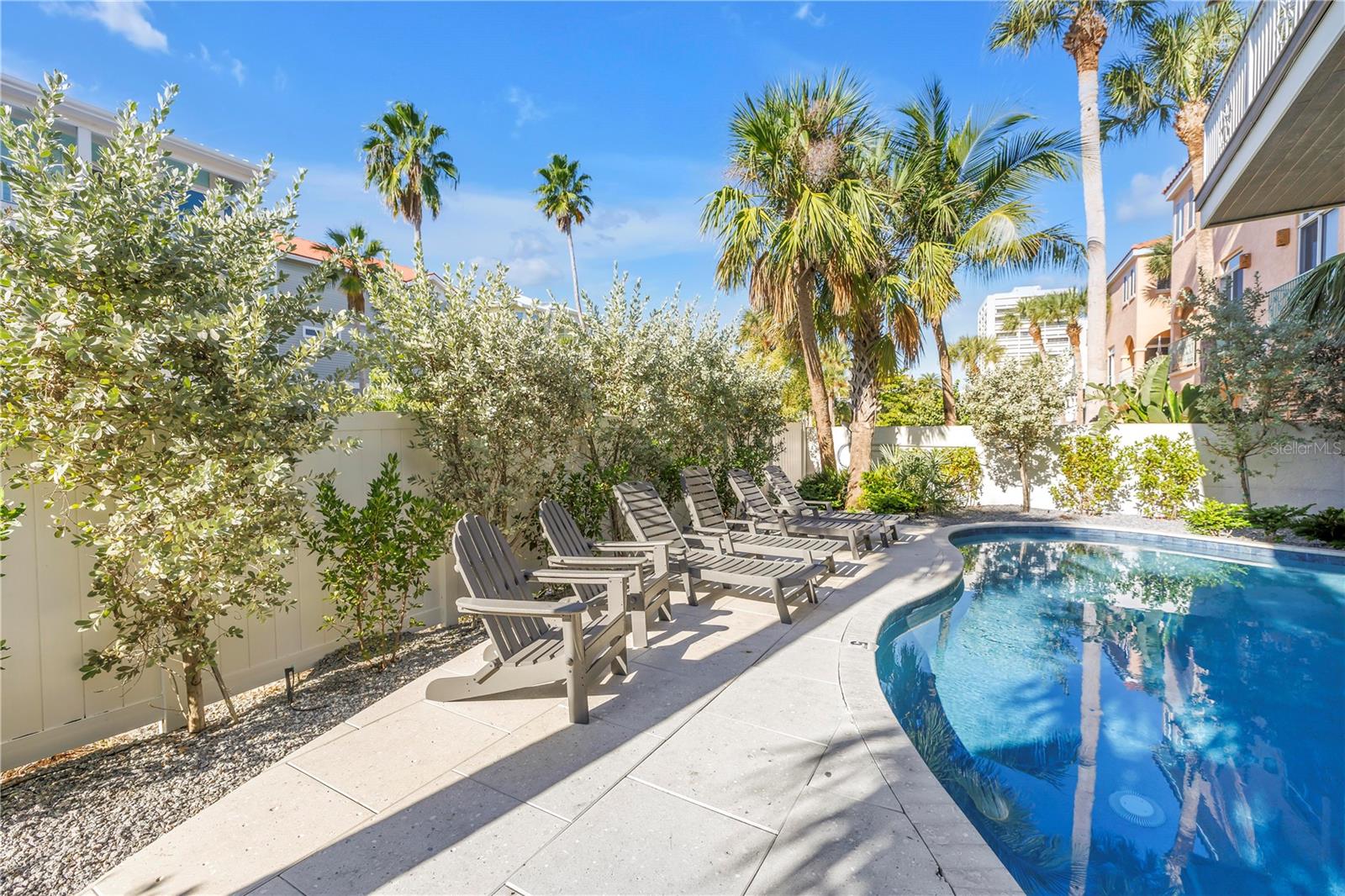 SARASOTA BEACH - Residential Income