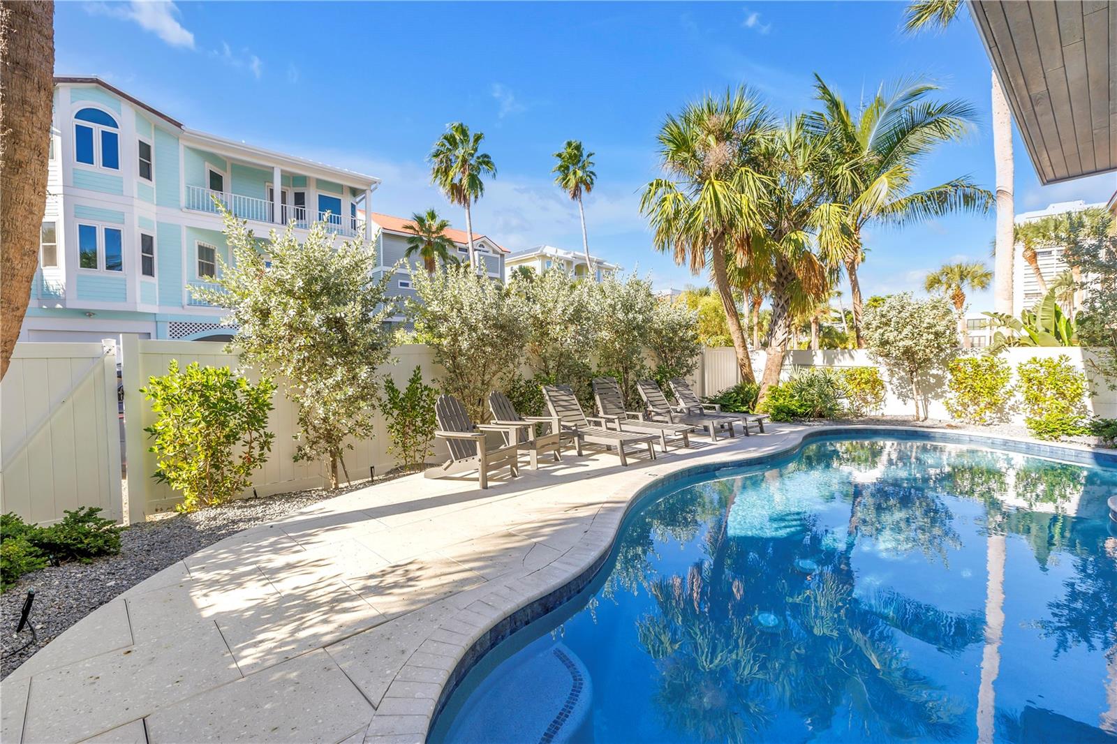 SARASOTA BEACH - Residential Income