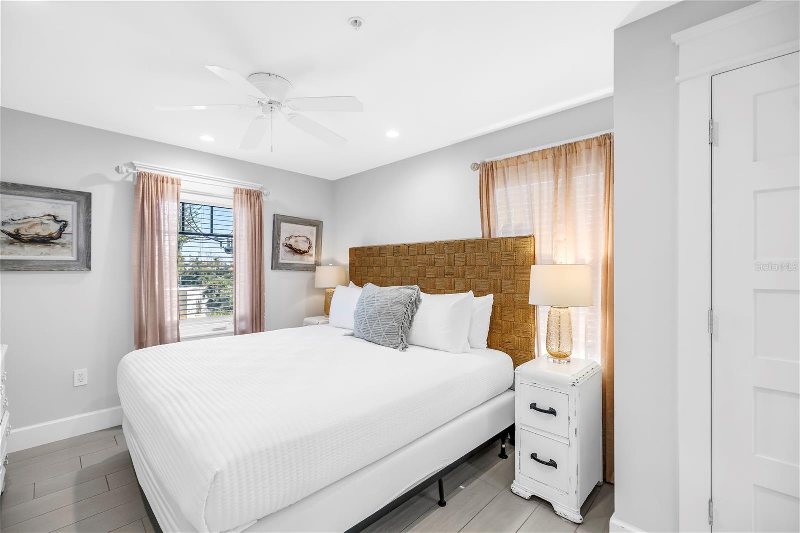 SARASOTA BEACH - Residential Income