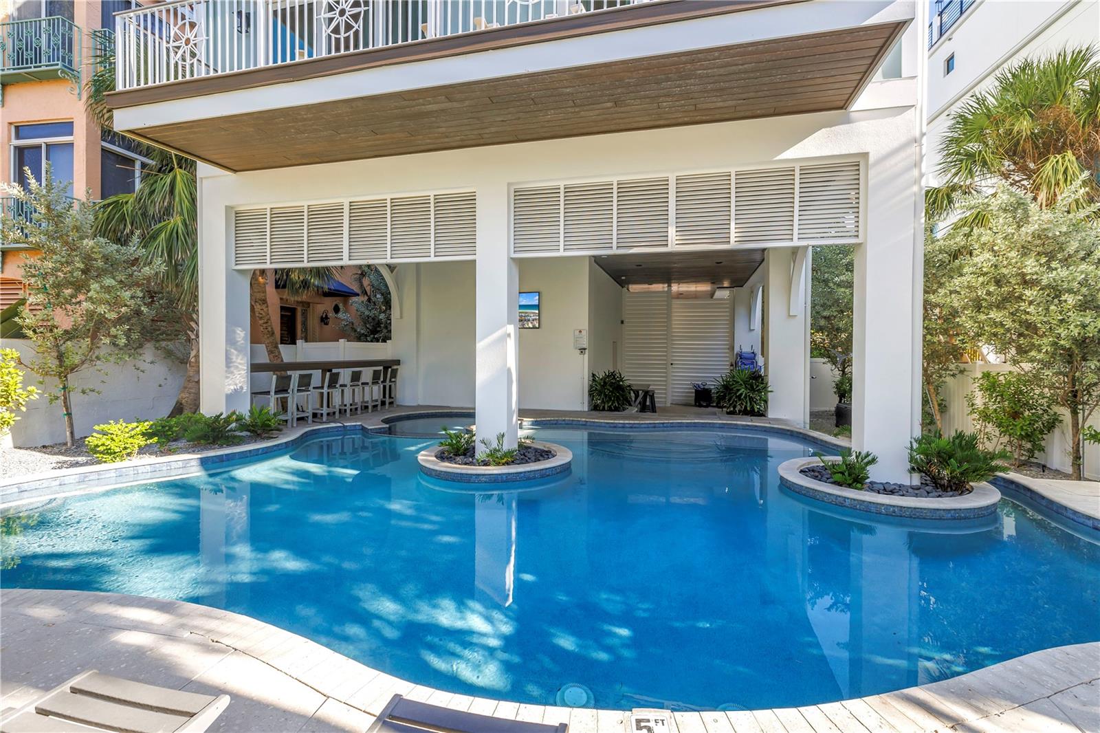 SARASOTA BEACH - Residential Income