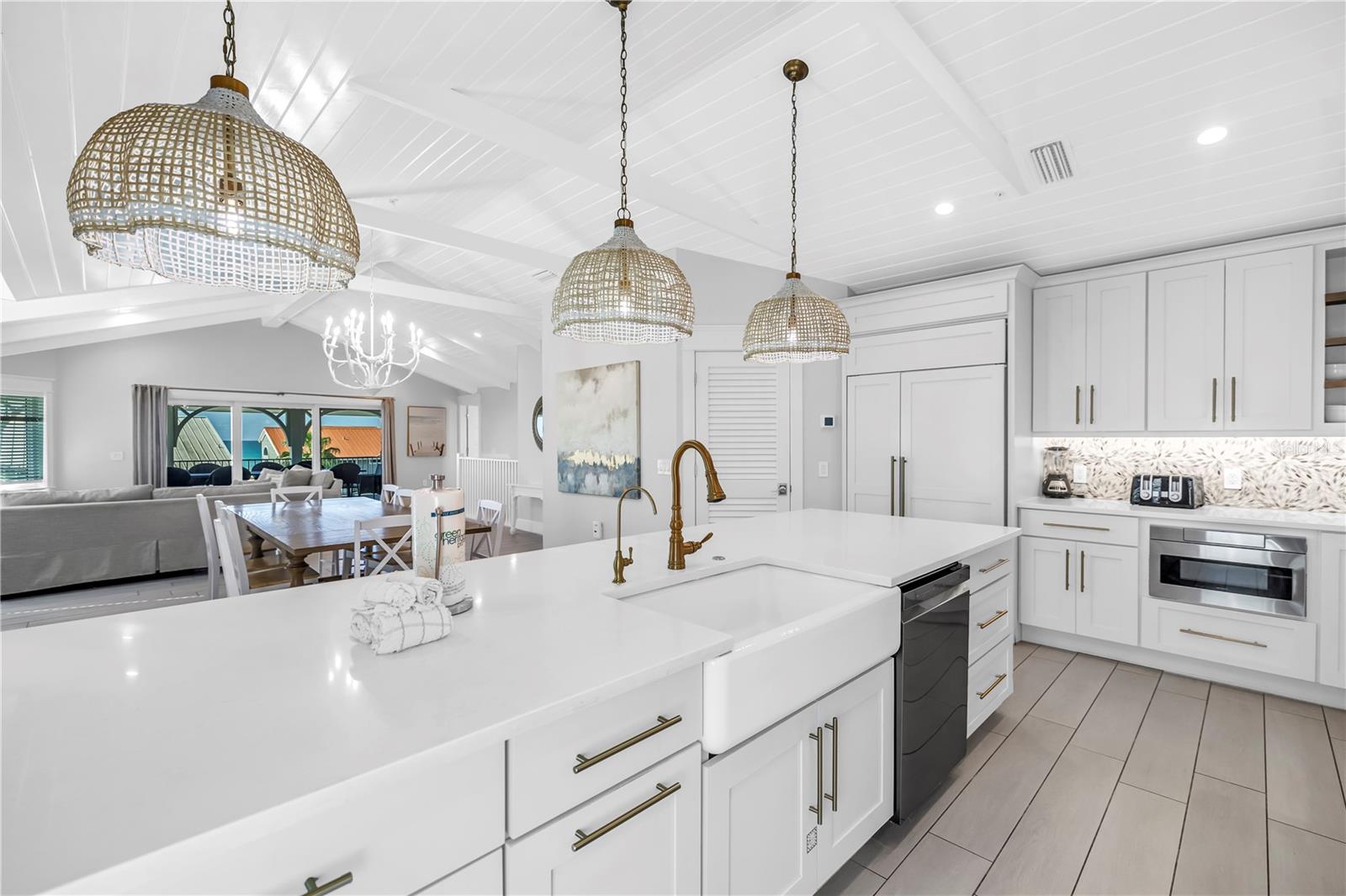 SARASOTA BEACH - Residential Income