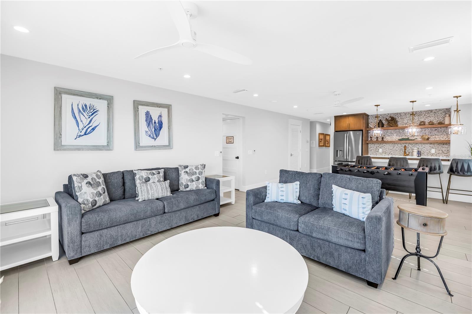 SARASOTA BEACH - Residential Income