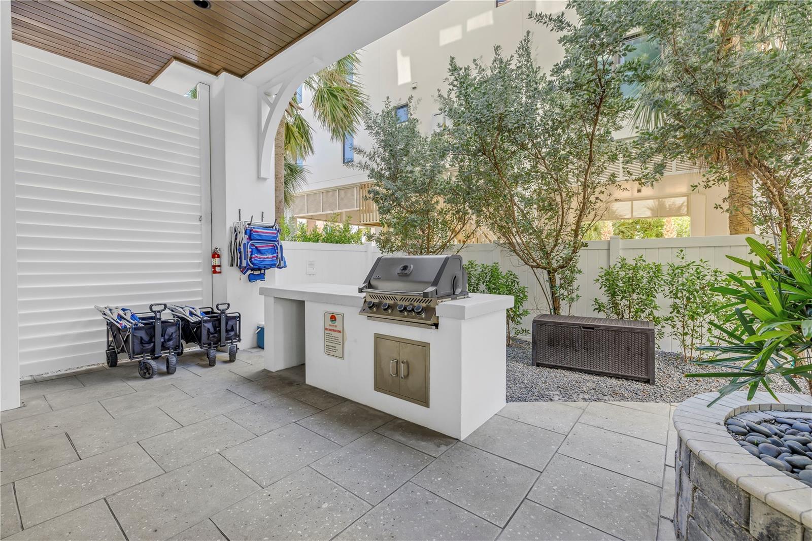 SARASOTA BEACH - Residential Income