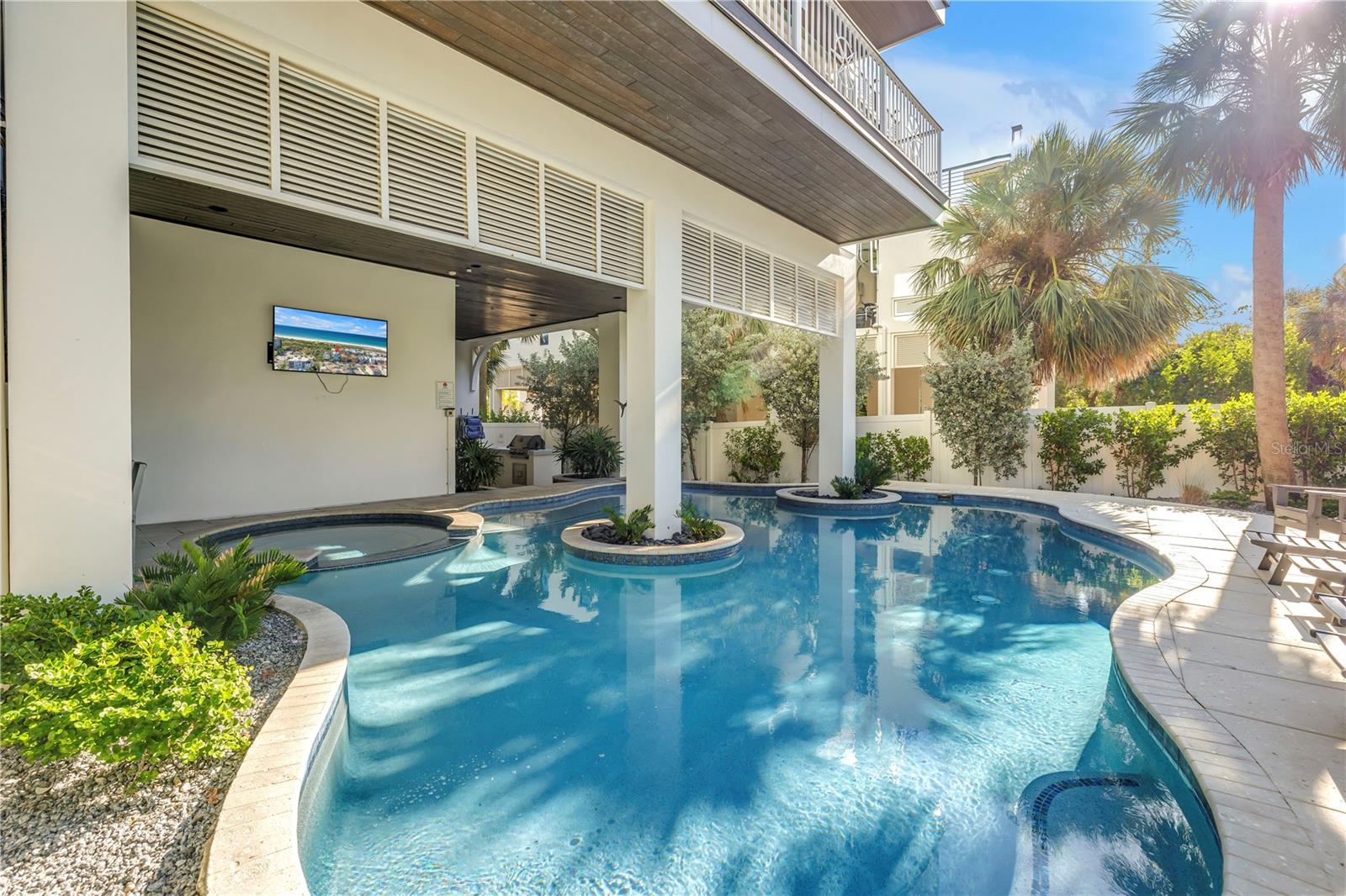 SARASOTA BEACH - Residential Income