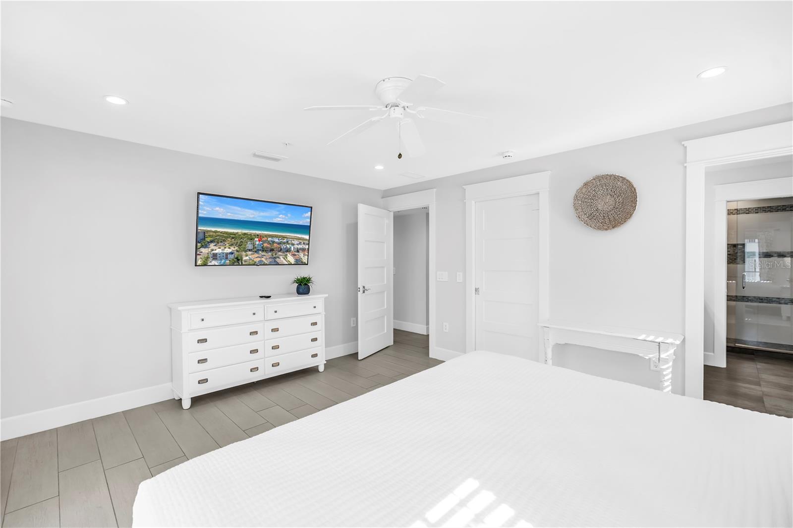 SARASOTA BEACH - Residential Income