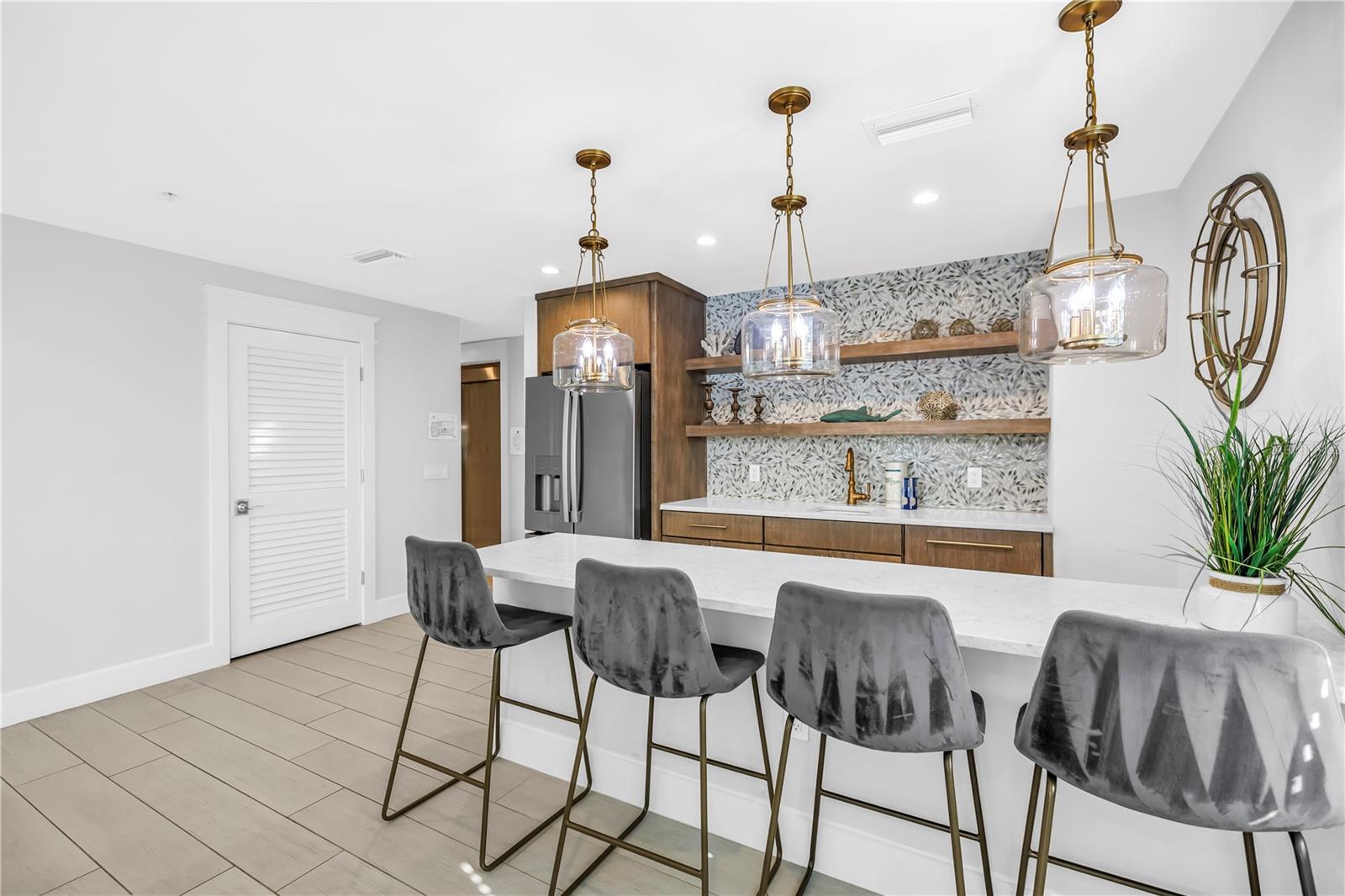 SARASOTA BEACH - Residential Income