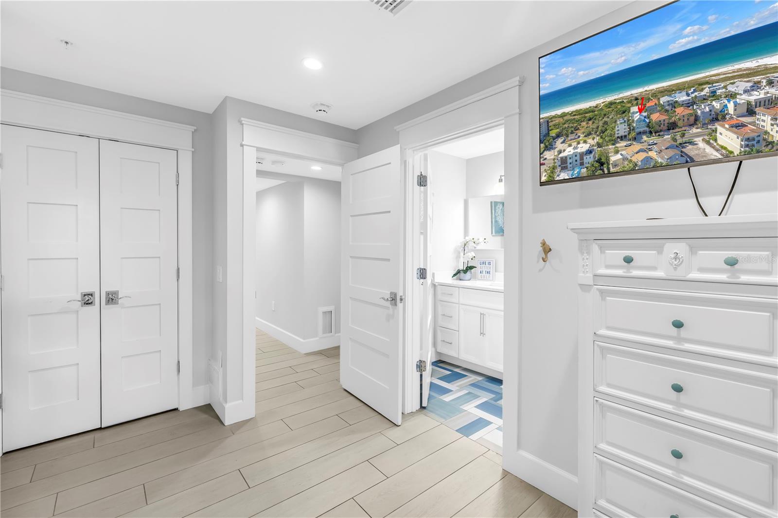 SARASOTA BEACH - Residential Income