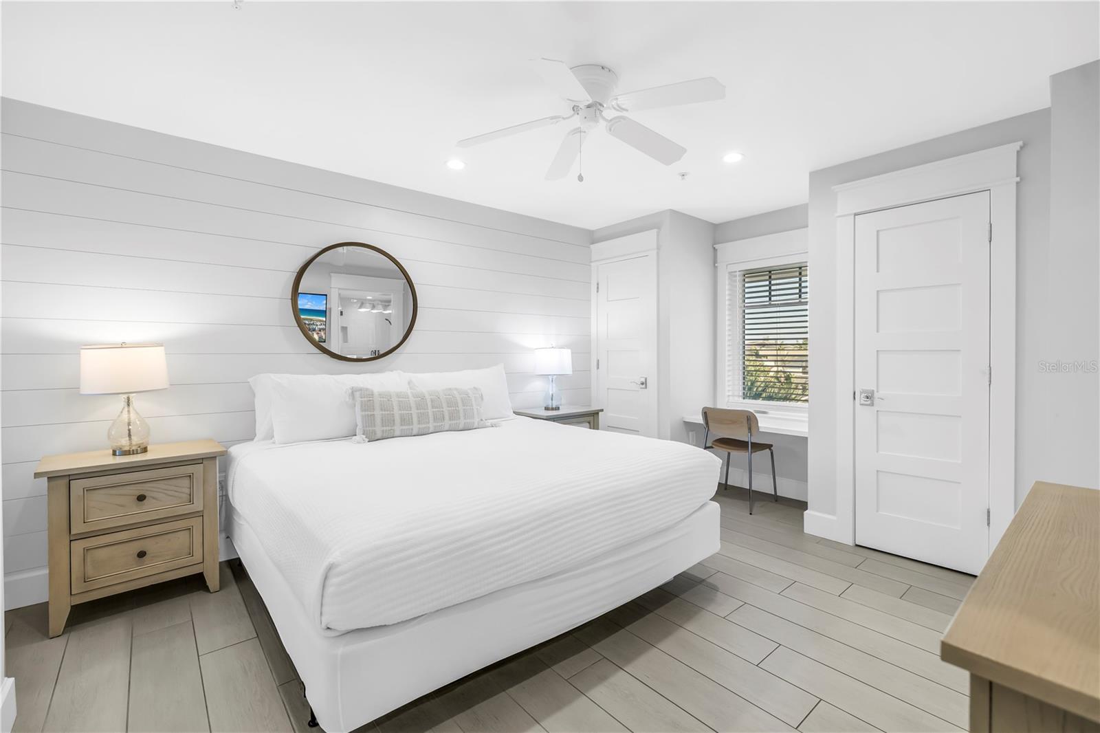 SARASOTA BEACH - Residential Income