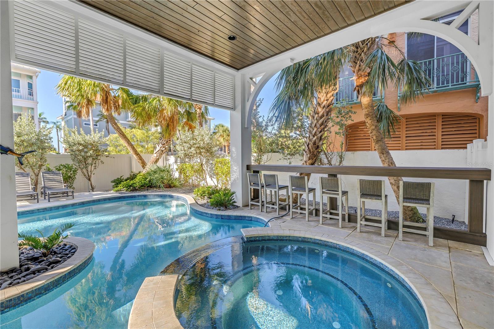 SARASOTA BEACH - Residential Income