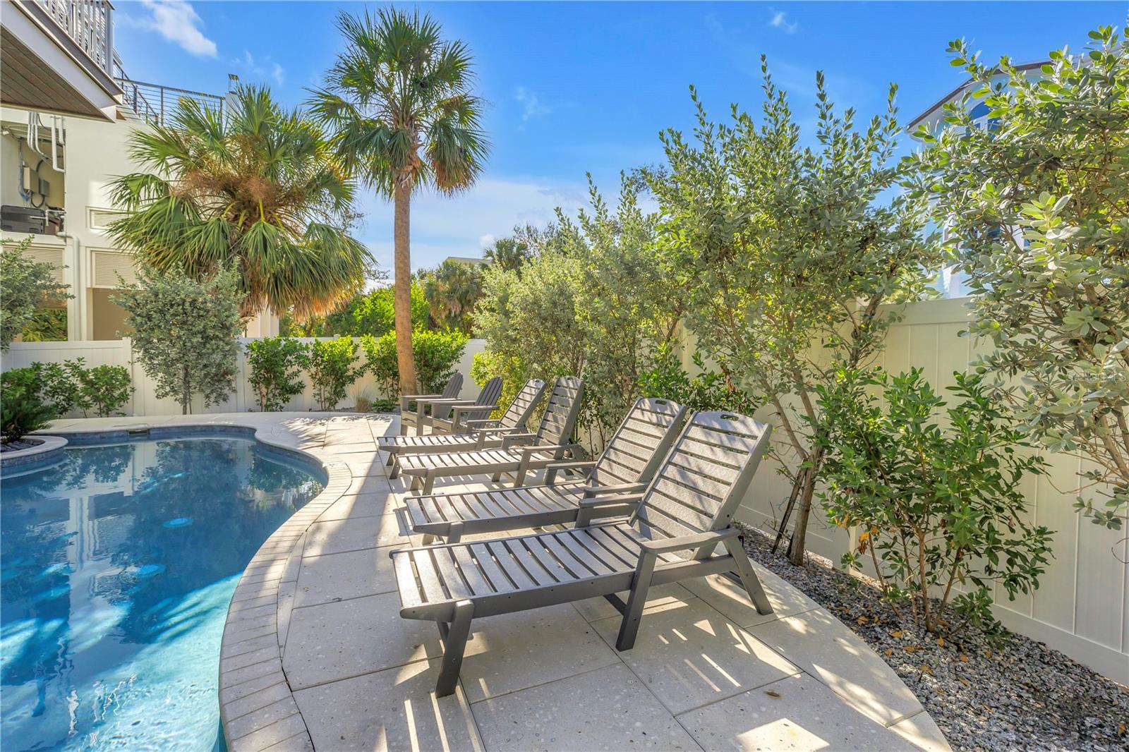 SARASOTA BEACH - Residential Income