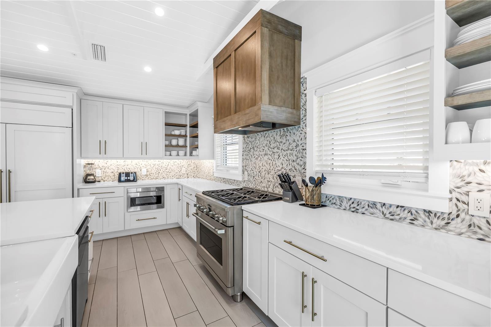 SARASOTA BEACH - Residential Income