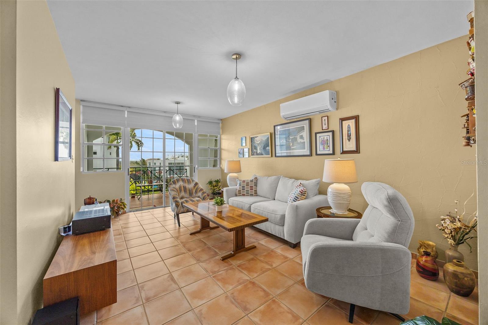 CONDOMINIO ROYAL PALM - Residential