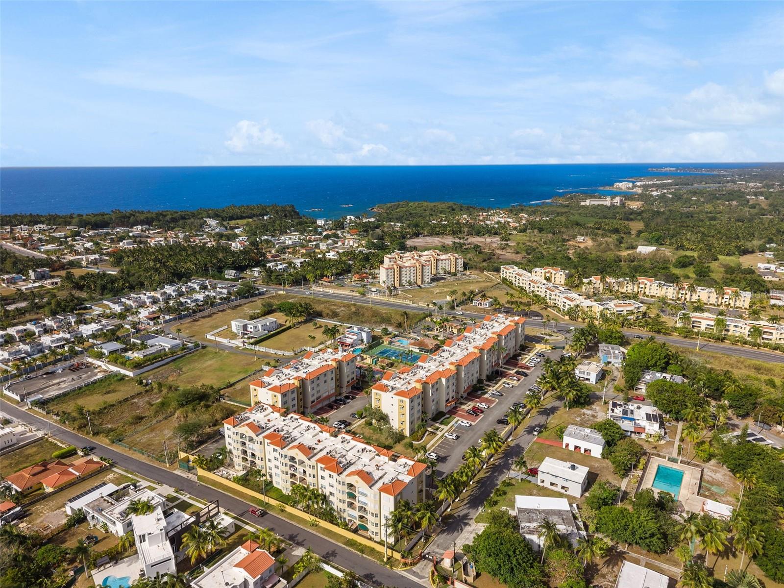 CONDOMINIO ROYAL PALM - Residential