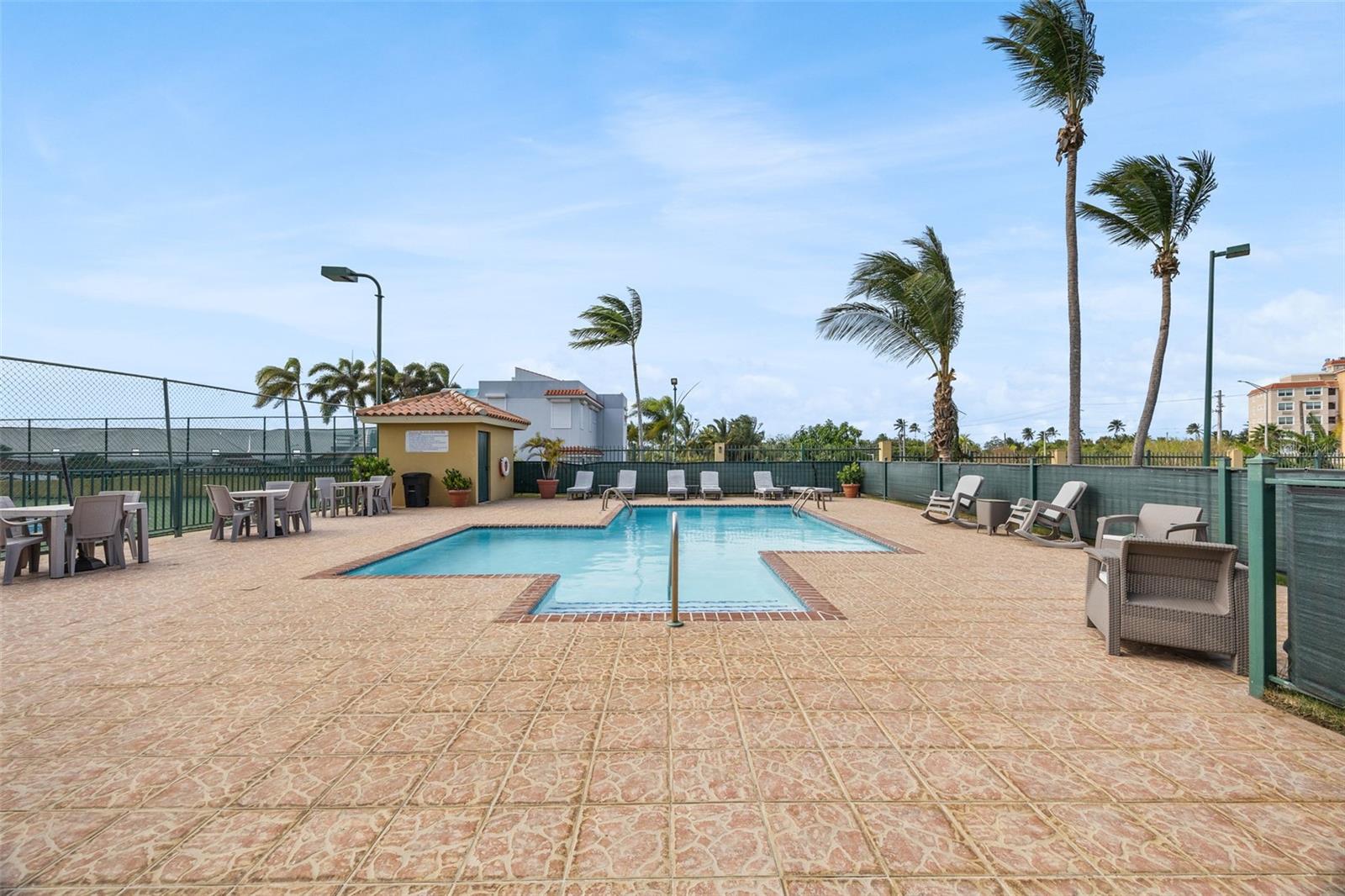 CONDOMINIO ROYAL PALM - Residential