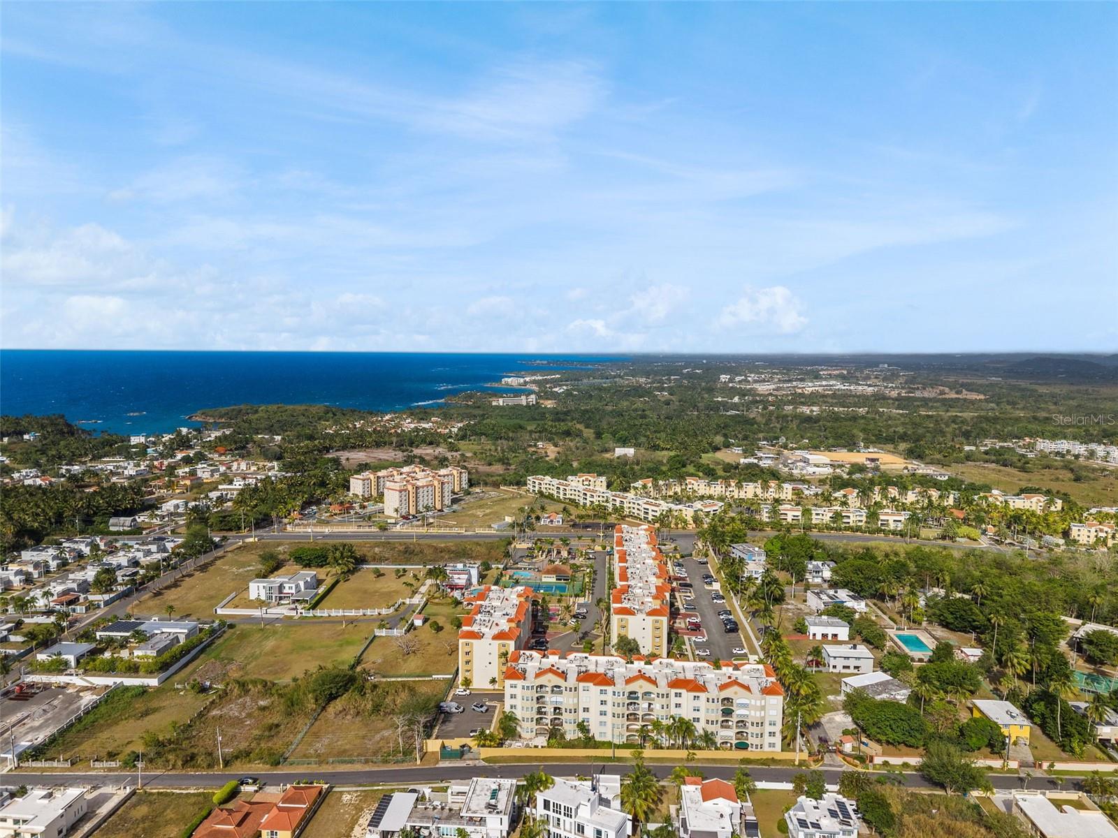 CONDOMINIO ROYAL PALM - Residential