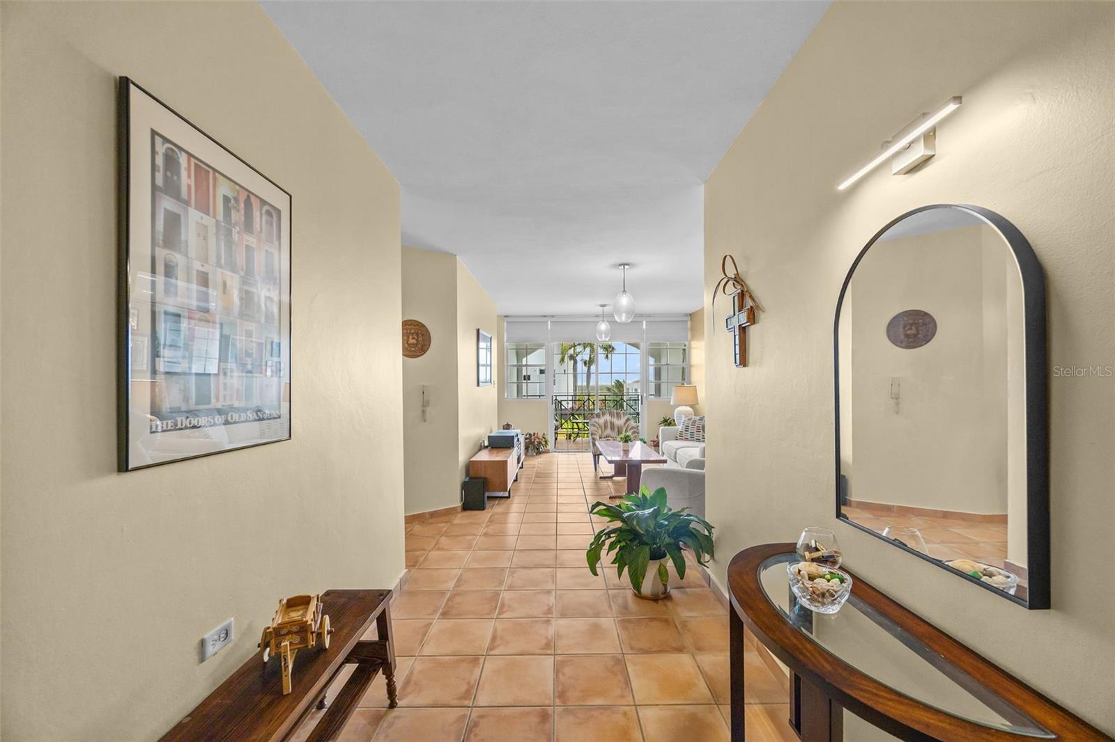 CONDOMINIO ROYAL PALM - Residential