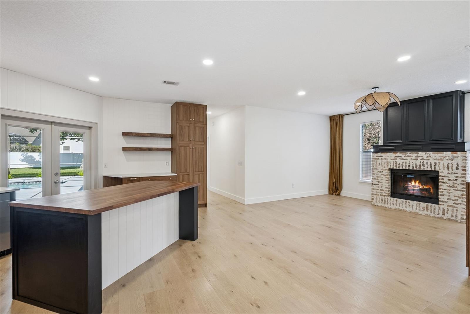 PEMBROOKE - Residential