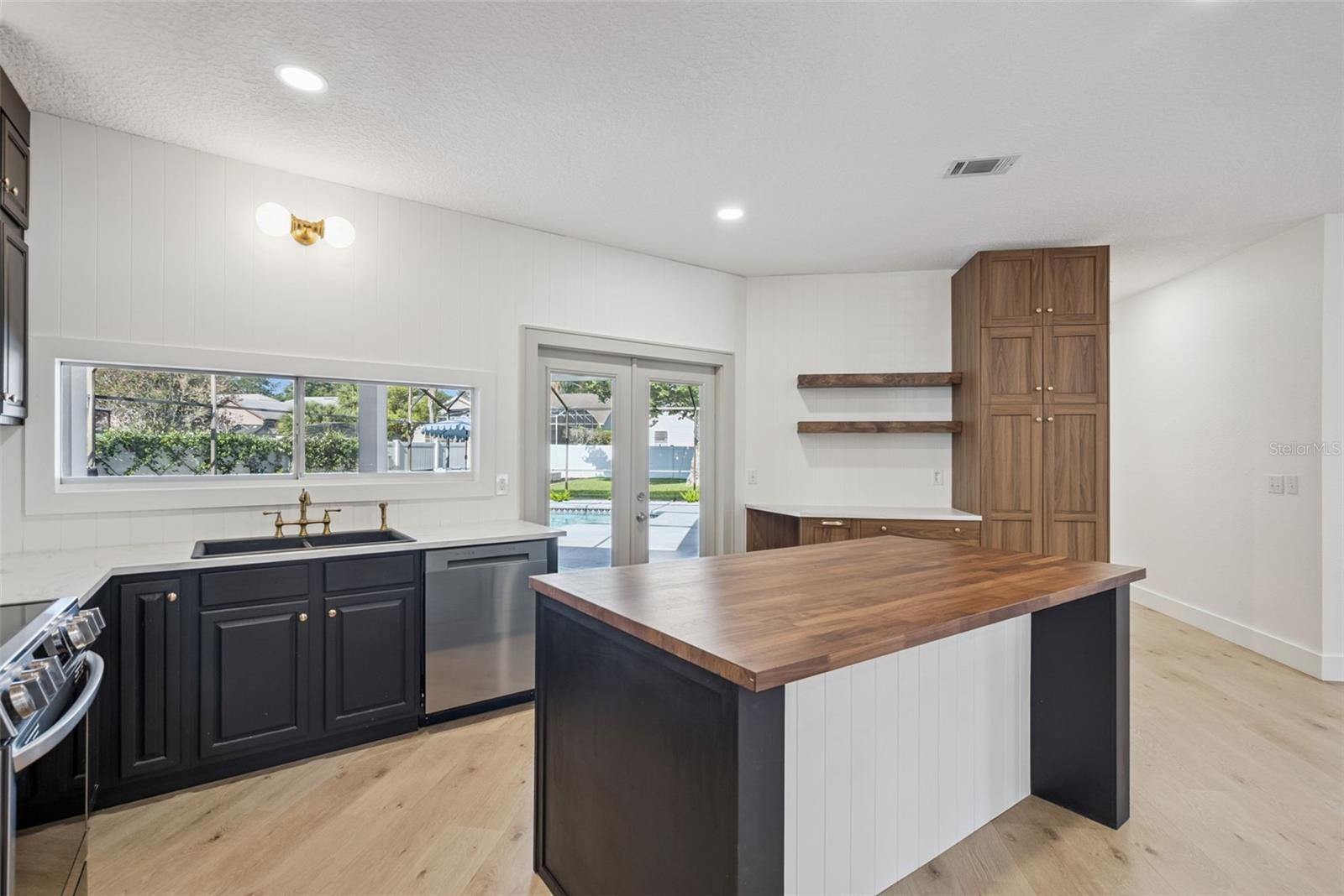 PEMBROOKE - Residential