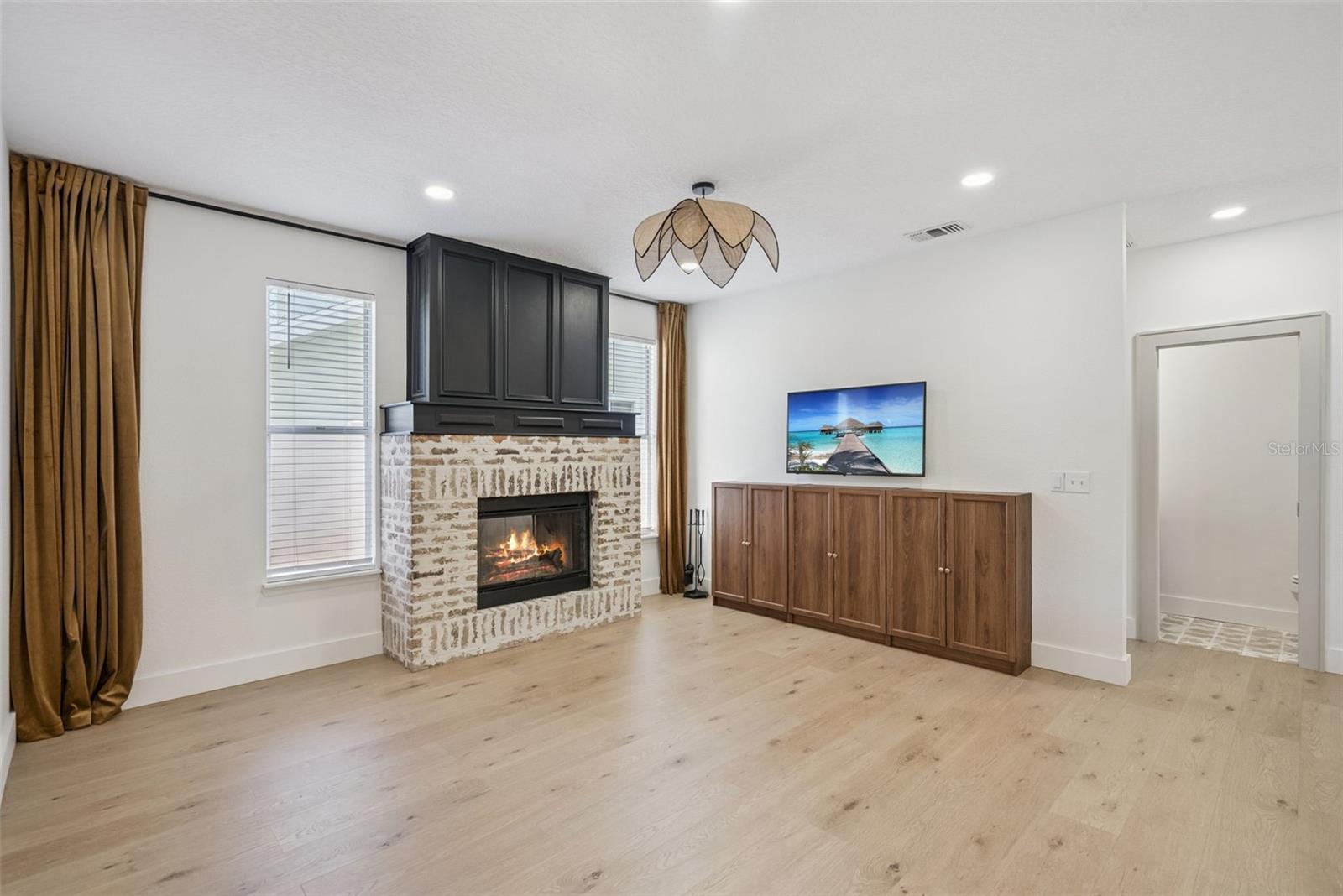 PEMBROOKE - Residential