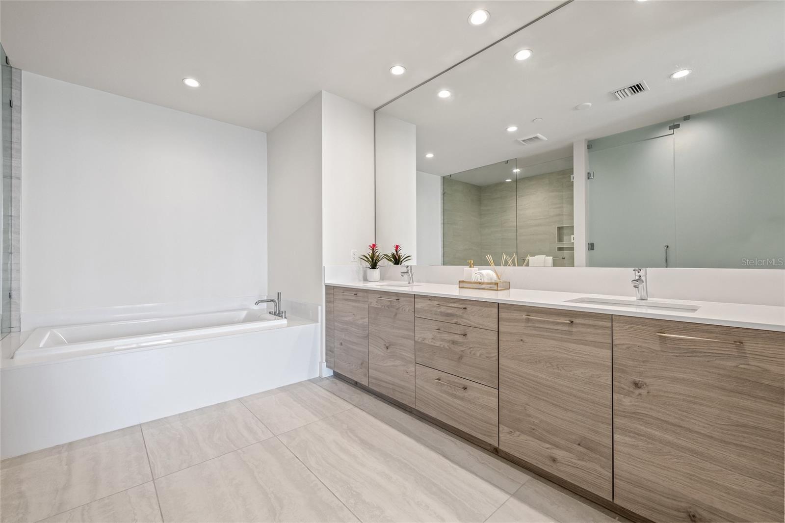 SALTAIRE CONDO - Residential Lease