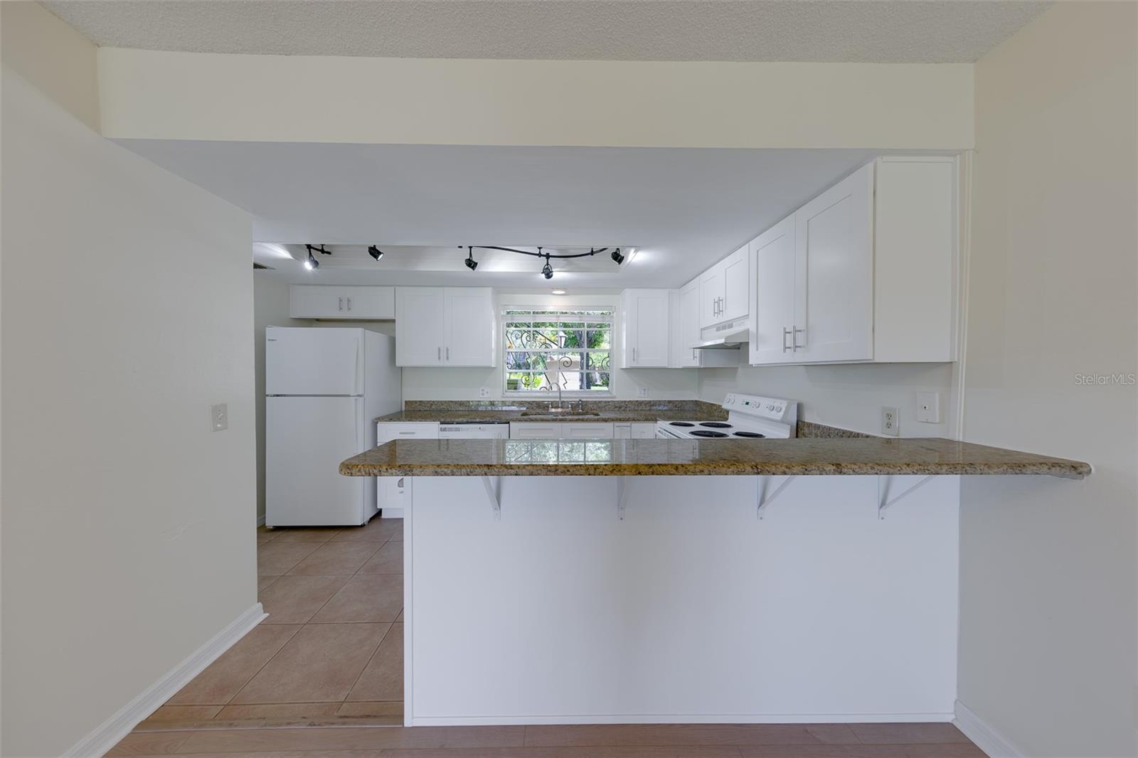 EAST BAY COUNTRY CLUB CONDO APTS - Residential