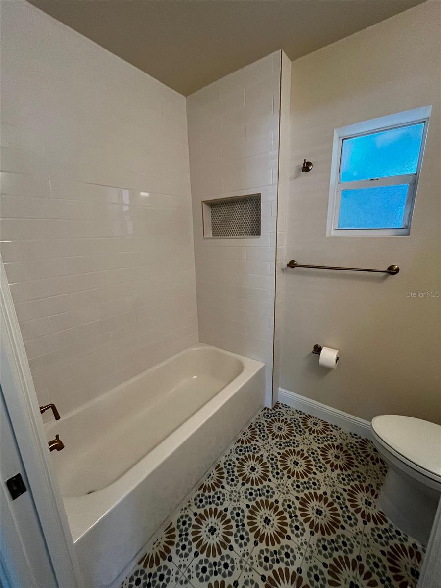 ROUSLYNN - Residential Income