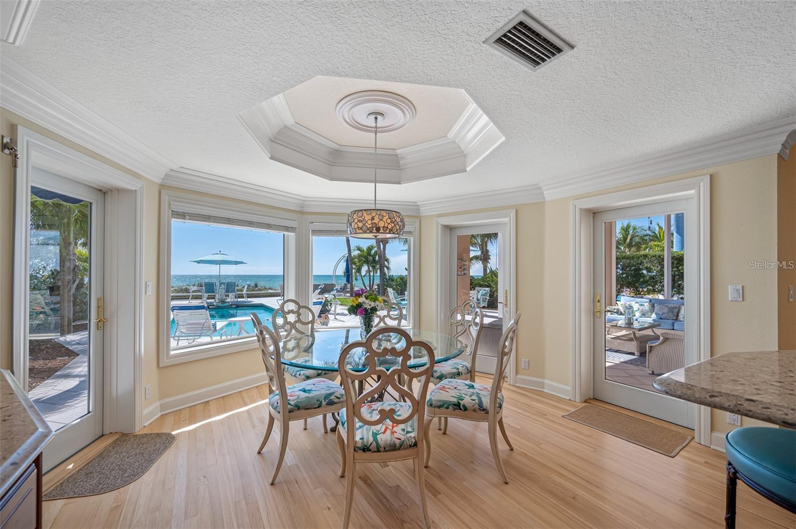 LONE PALM BEACH - Residential