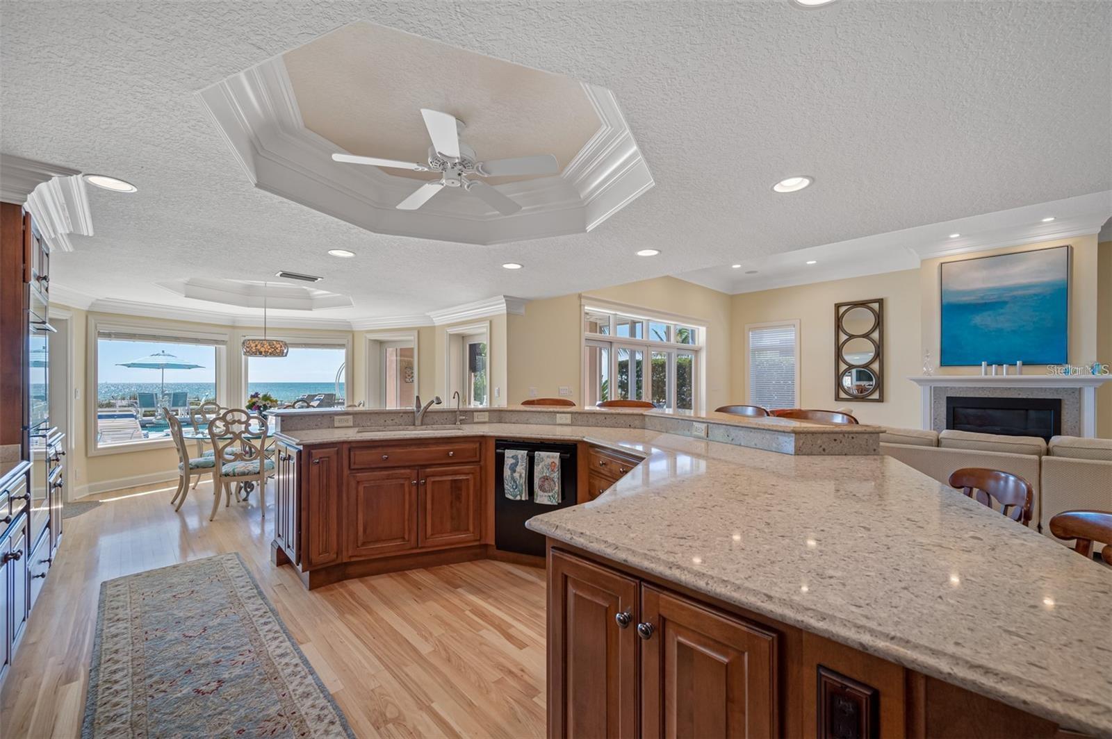 LONE PALM BEACH - Residential
