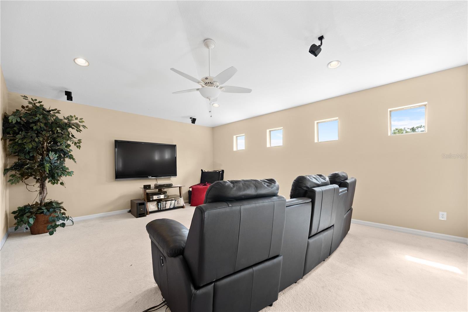 OAK LANDING - Residential