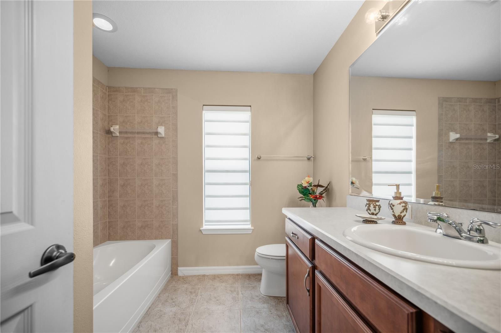 OAK LANDING - Residential