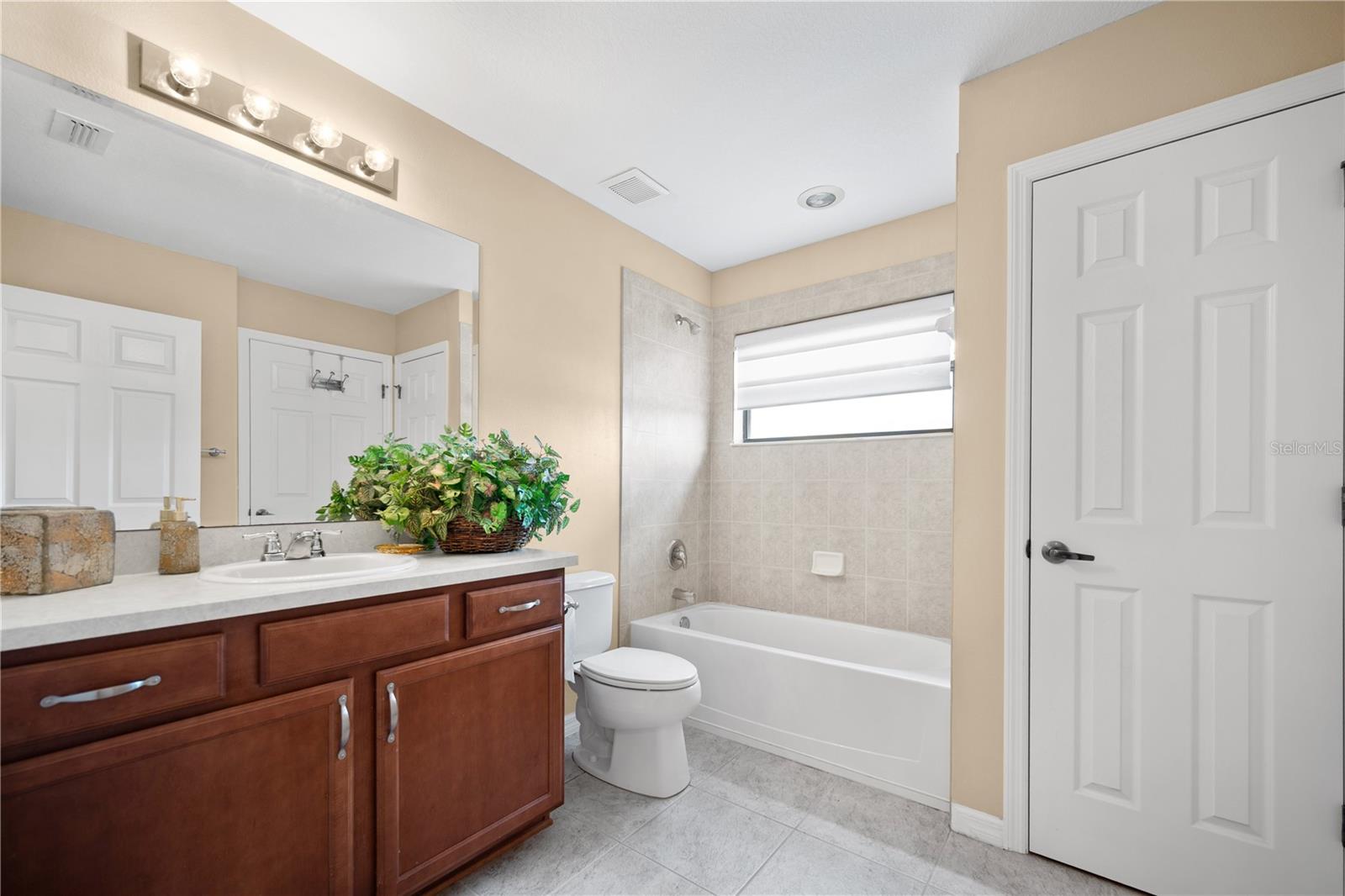 OAK LANDING - Residential