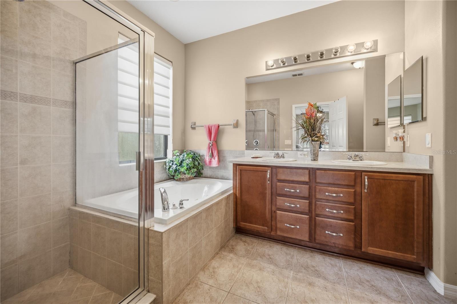 OAK LANDING - Residential
