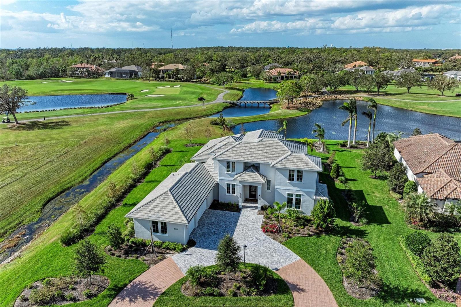 FOUNDERS CLUB - Residential