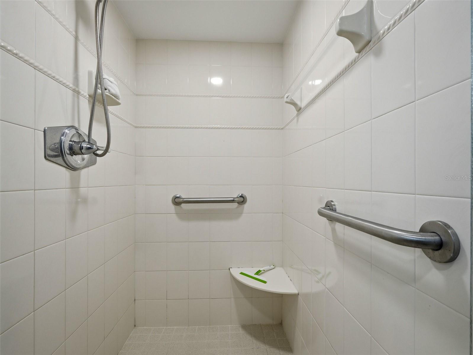 SEASCAPE TOWERS CONDO PH 01 - Residential