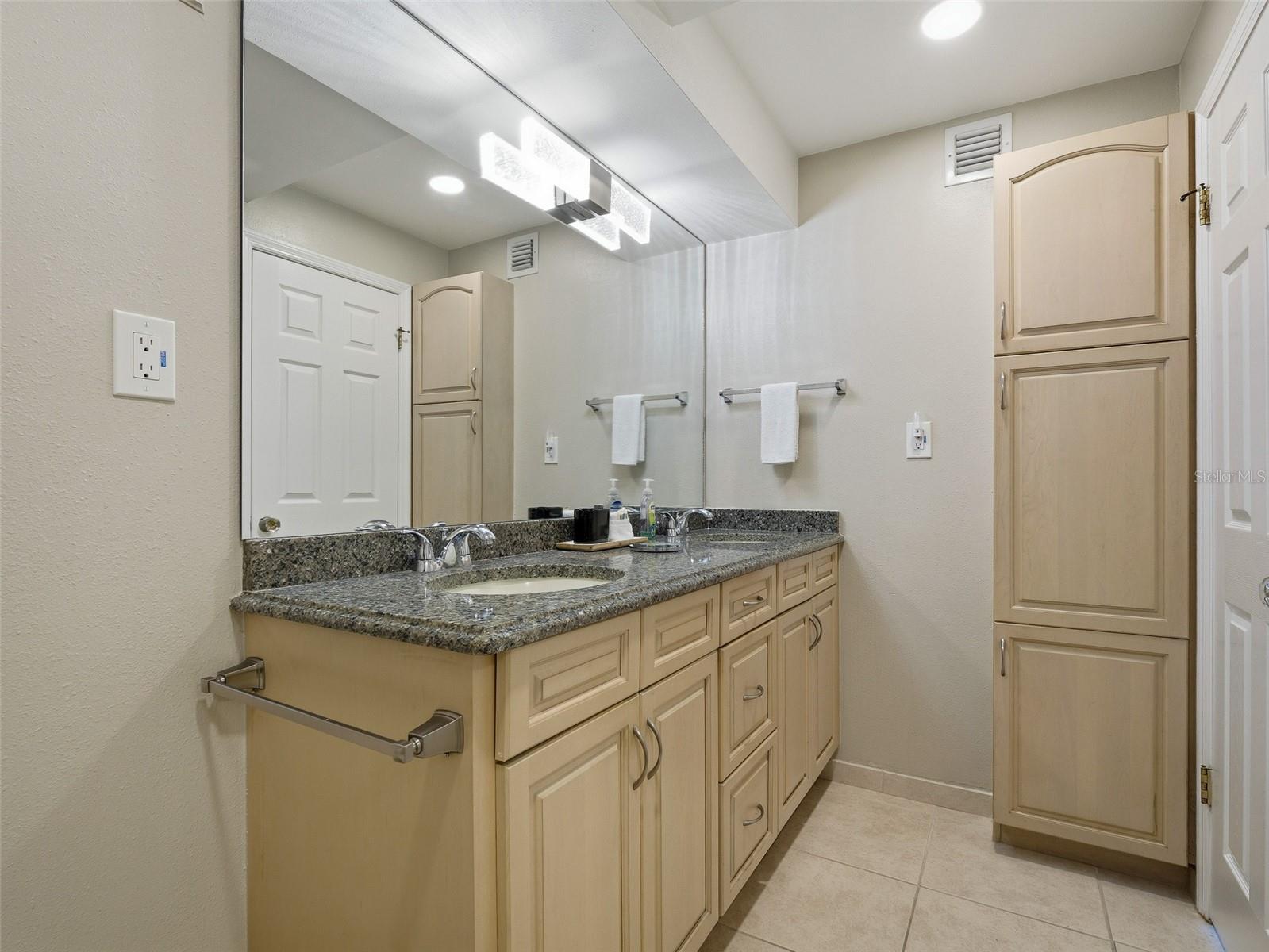 SEASCAPE TOWERS CONDO PH 01 - Residential
