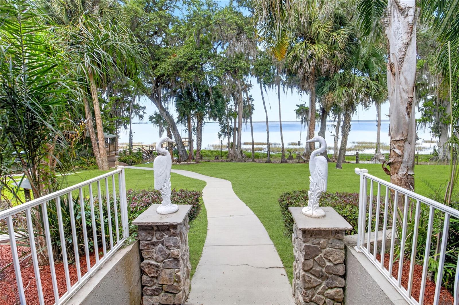 LAKE LOCHLOOSE SHORES - Residential