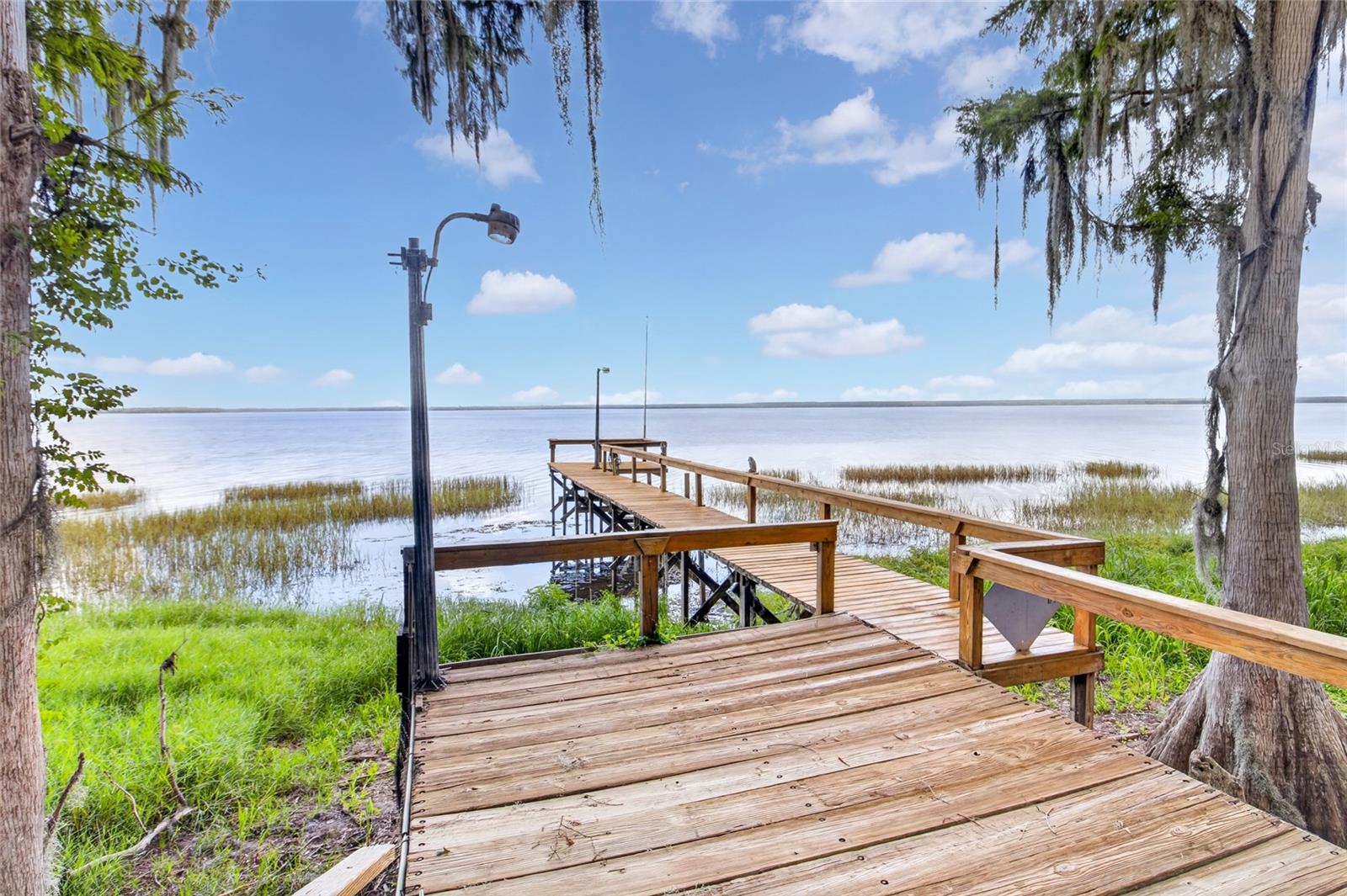 LAKE LOCHLOOSE SHORES - Residential