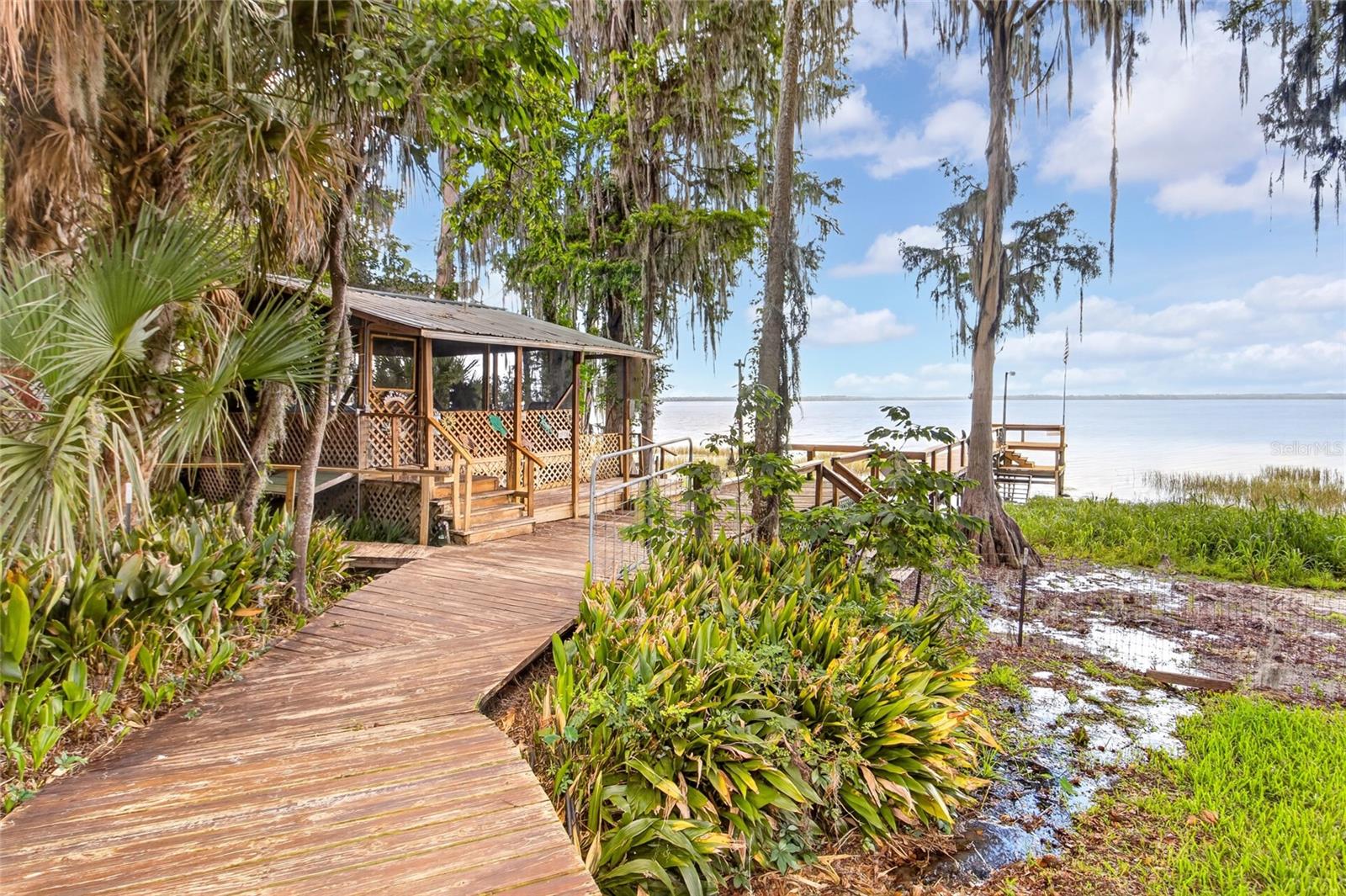 LAKE LOCHLOOSE SHORES - Residential