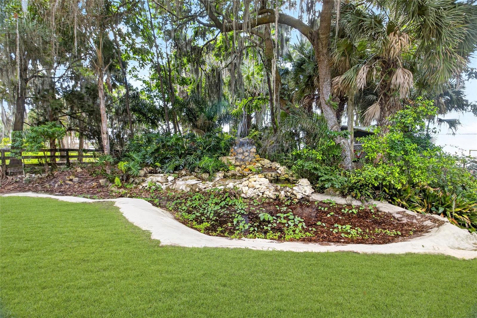 LAKE LOCHLOOSE SHORES - Residential