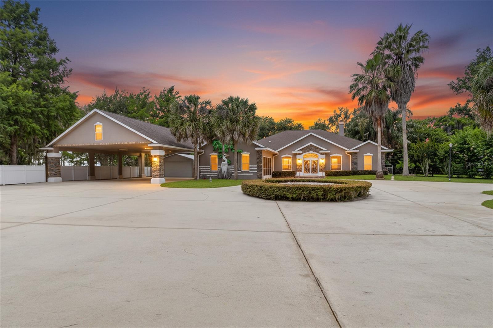 LAKE LOCHLOOSE SHORES - Residential