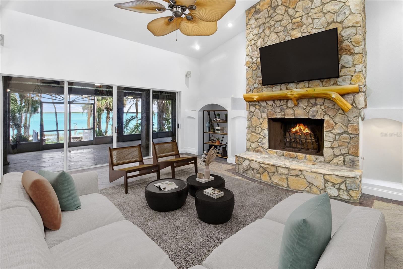 LAKE LOCHLOOSE SHORES - Residential