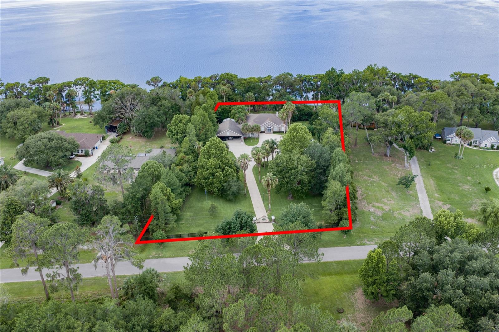 LAKE LOCHLOOSE SHORES - Residential