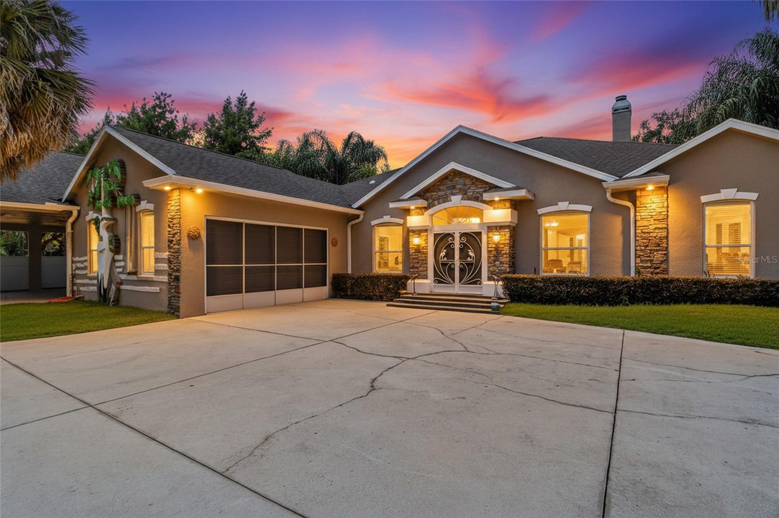 LAKE LOCHLOOSE SHORES - Residential