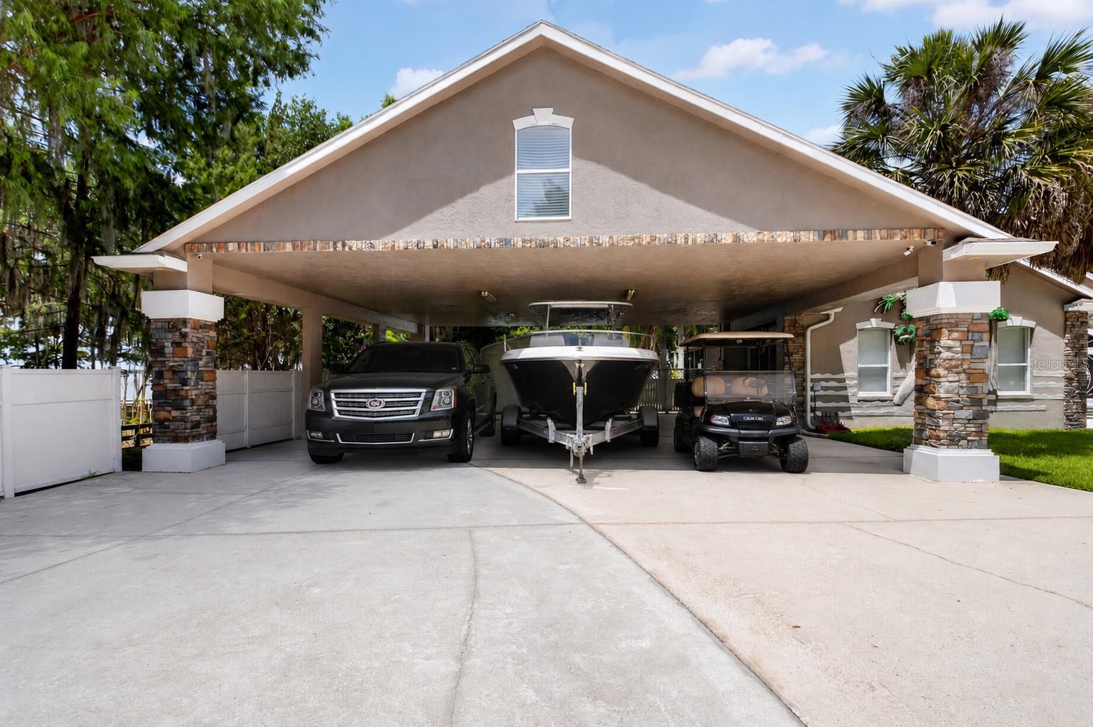 LAKE LOCHLOOSE SHORES - Residential