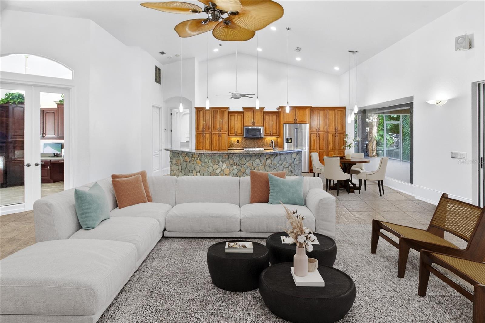 LAKE LOCHLOOSE SHORES - Residential