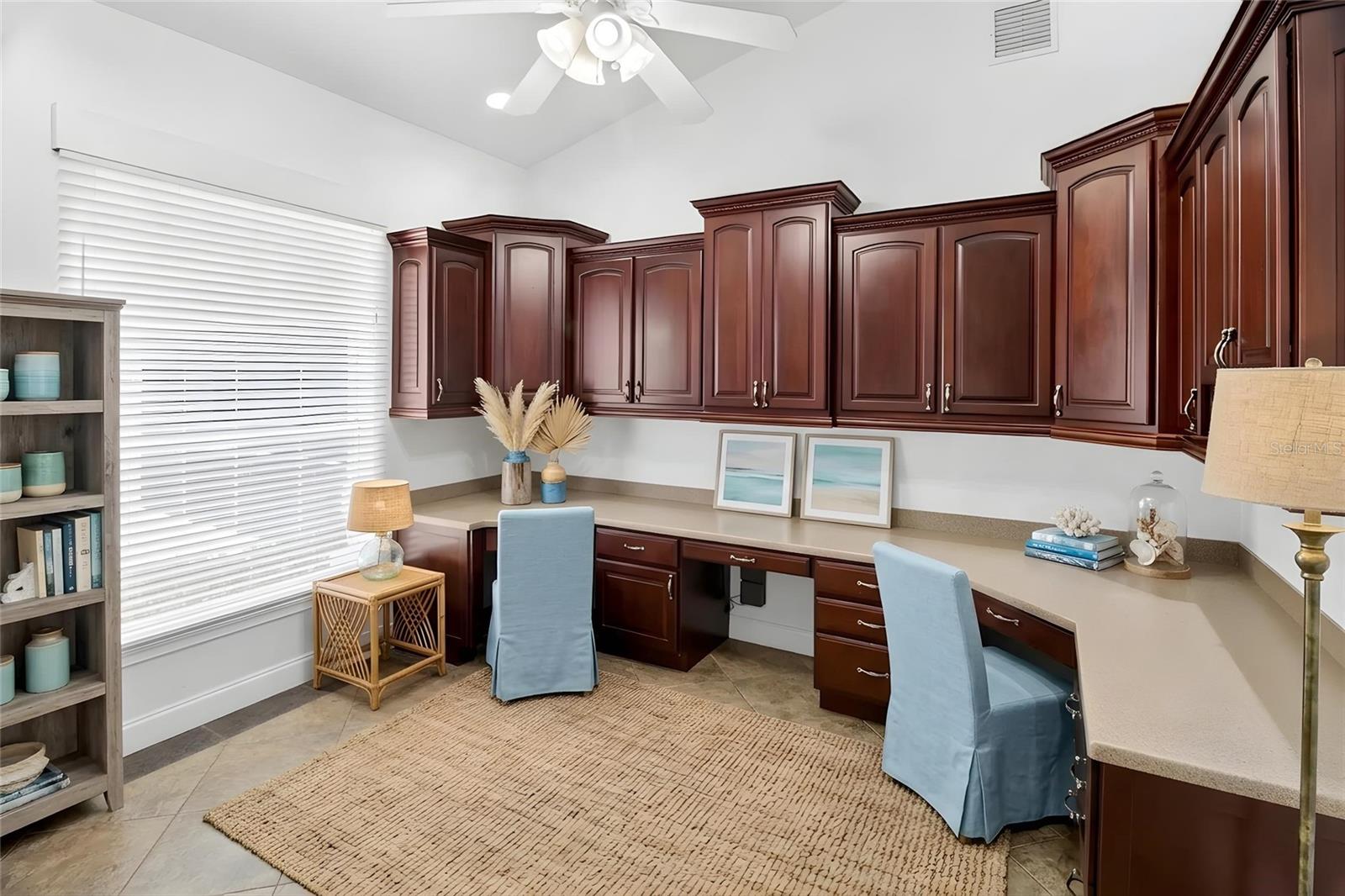 LAKE LOCHLOOSE SHORES - Residential