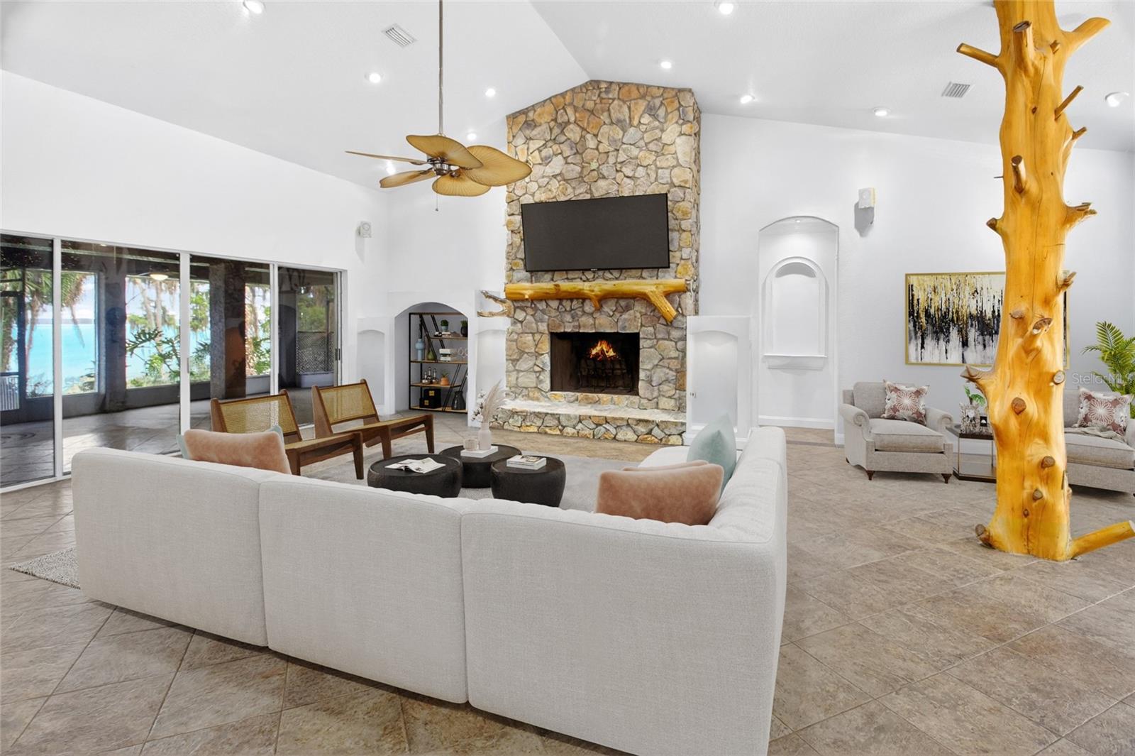 LAKE LOCHLOOSE SHORES - Residential
