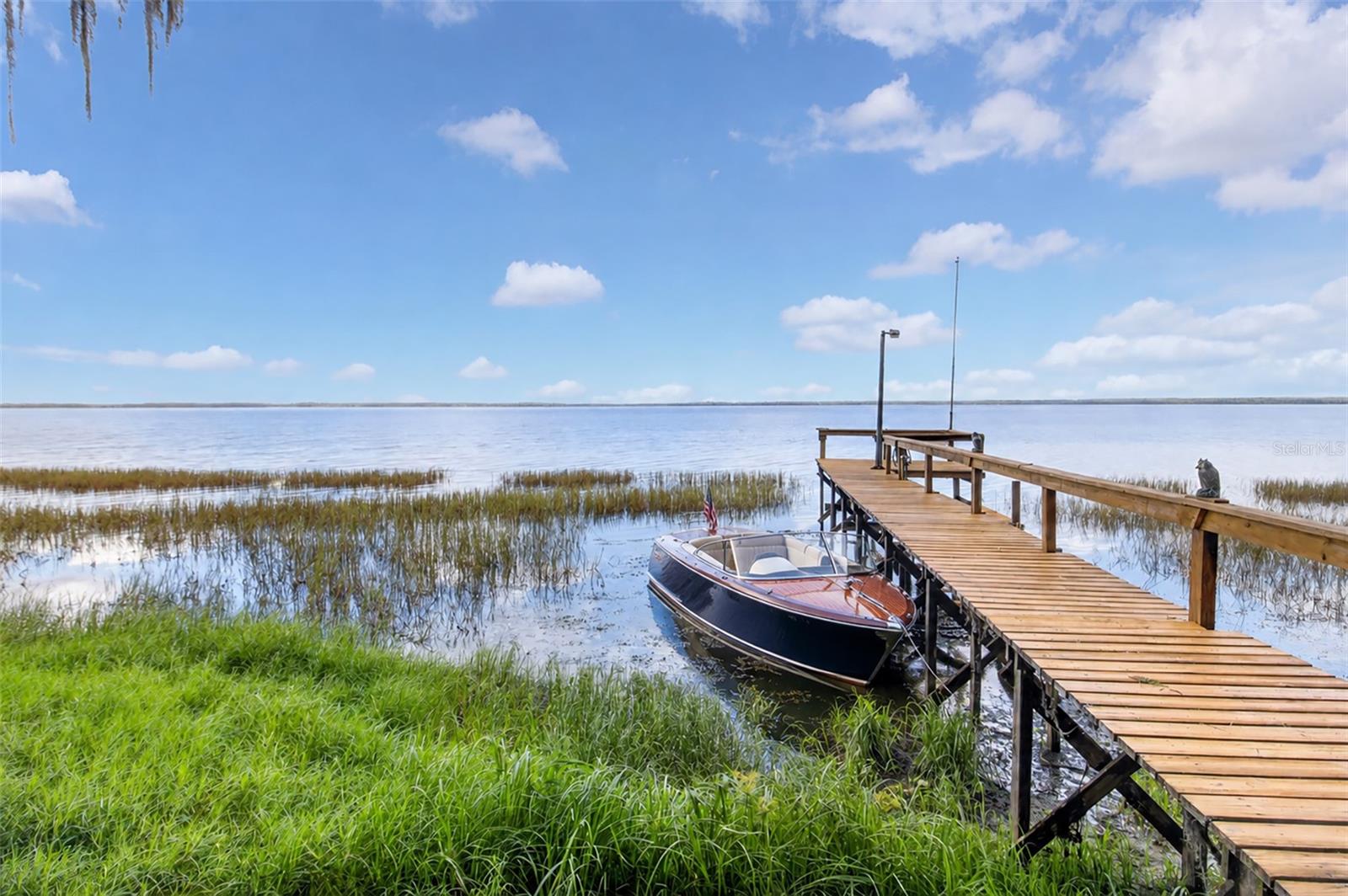 LAKE LOCHLOOSE SHORES - Residential