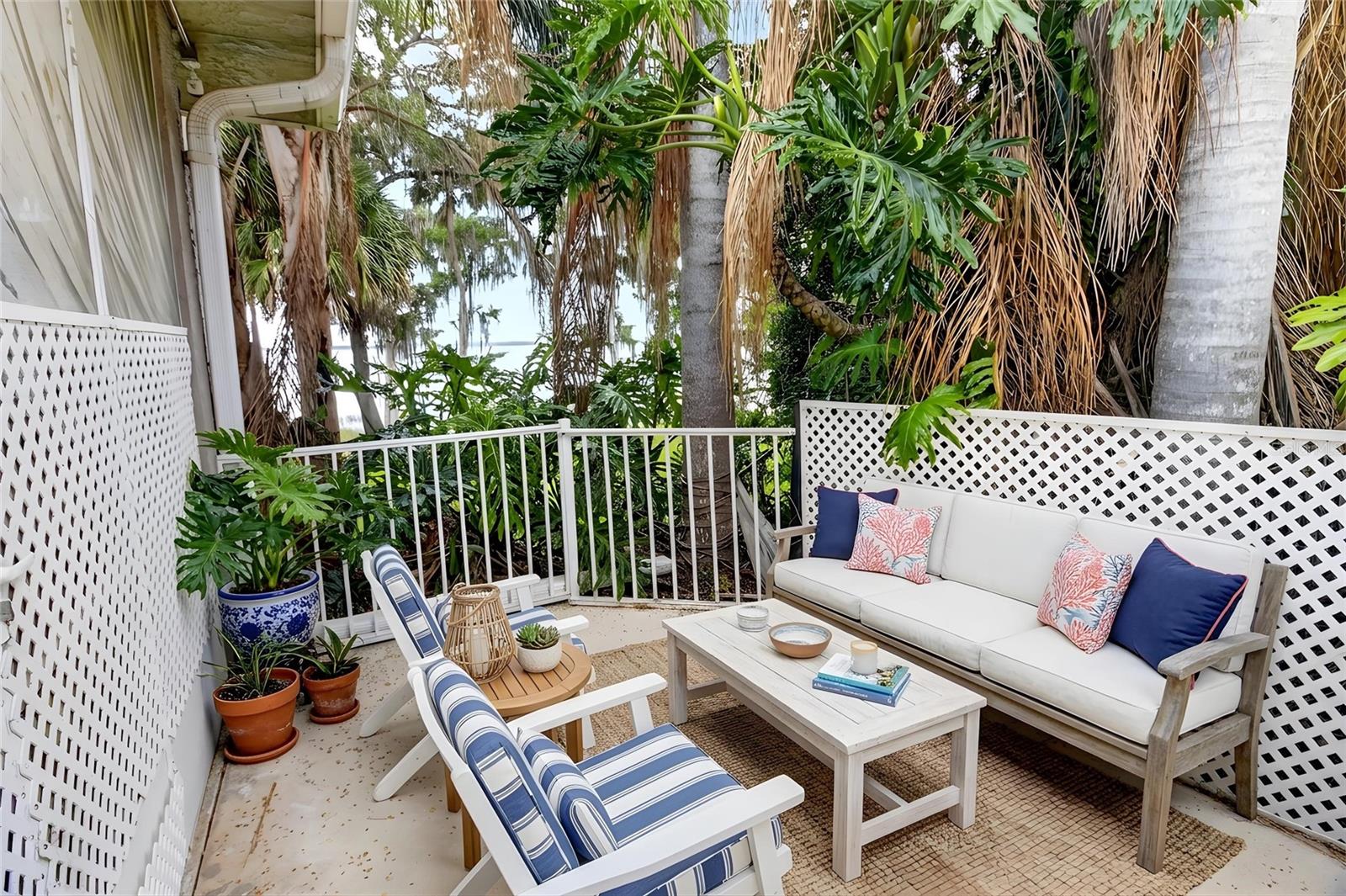LAKE LOCHLOOSE SHORES - Residential
